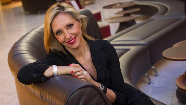 A menos de cinco centímetros... de Marta Robles