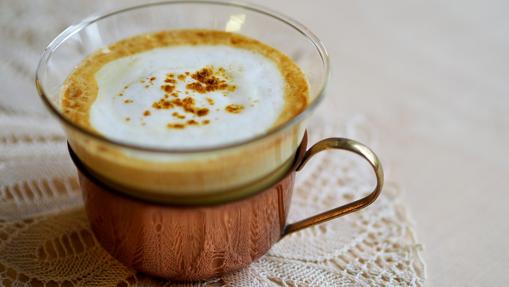 La espuma de leche es el toque final para que la Golden milk quede perfecta