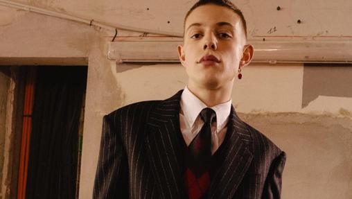 Alexander McQueen apuesta por la raya diplomática