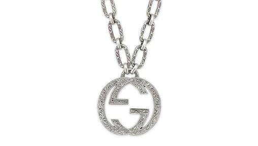 Colgante en forma de G de Gucci (890€)