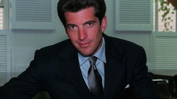 Por qué el estilo de John F. Kennedy Jr. siempre es una buena opción para inspirarte