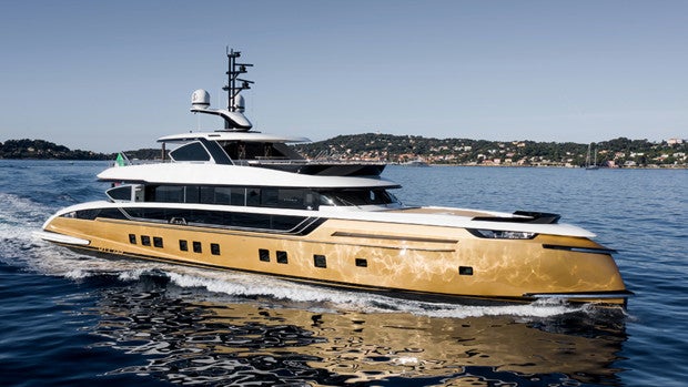 Stefania GTT 135, el superyate dorado con interiores de lujo
