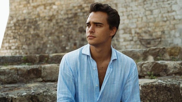 Así viste Pepe Barroso, uno de los modelos del momento que debes tener en el radar