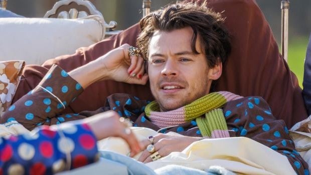 Por qué cada vez más hombres se pintan las uñas