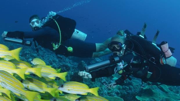 Así es el scooter submarino más ligero y pequeño del mundo