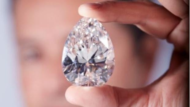 'La Roca', el mayor diamante blanco jamás subastado, vendido en más de 18 millones de dólares