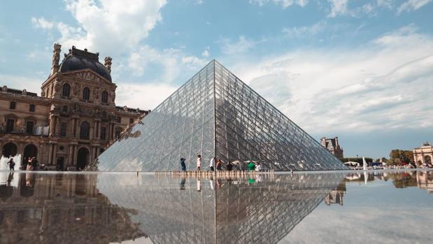 El club exclusivo que permite ver La Gioconda en soledad