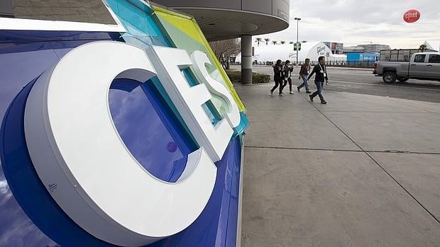 Los operarios ultiman todos los detalles para la apertura del CES 2016