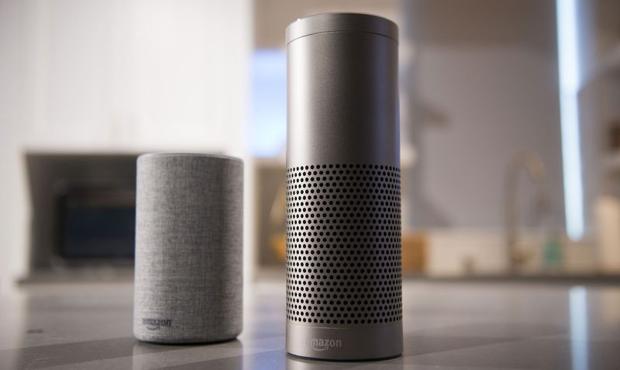 Detalle de los nuevos Echo Plus, con el asistente virtual Alexa