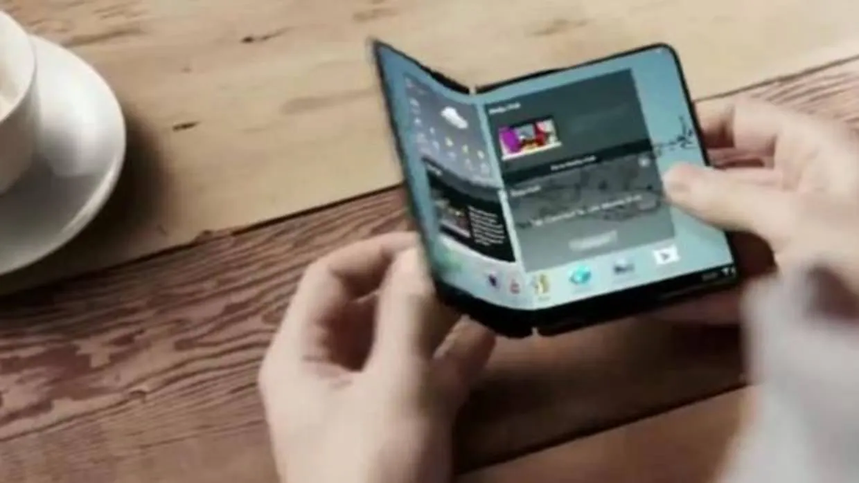 Samsung muestra varios prototipos con lo último en pantallas: un  tri-plegable, un móvil extensible y un portátil con la cámara bajo el  panel OLED