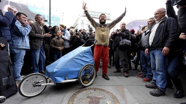 Ignacio Dean, malagueño de 35 años, a su llegada a la Puerta del Sol punto del que partió hace justo tres años