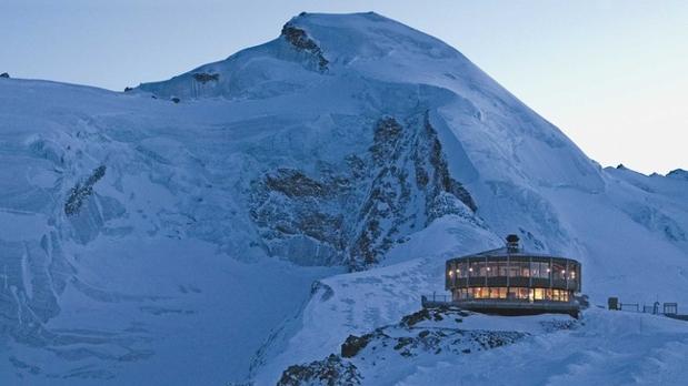 El restaurante giratorio situado a mayor altitud del mundo da una vuelta sobre su eje en una hora