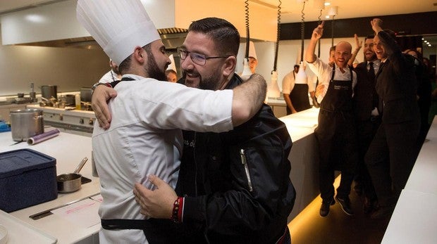 Dani García celebra con su equipo la tercera estrella Michelin