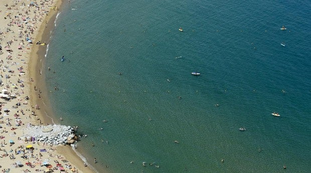 Vista aérea de la playa de San Sebastián, en Barcelona